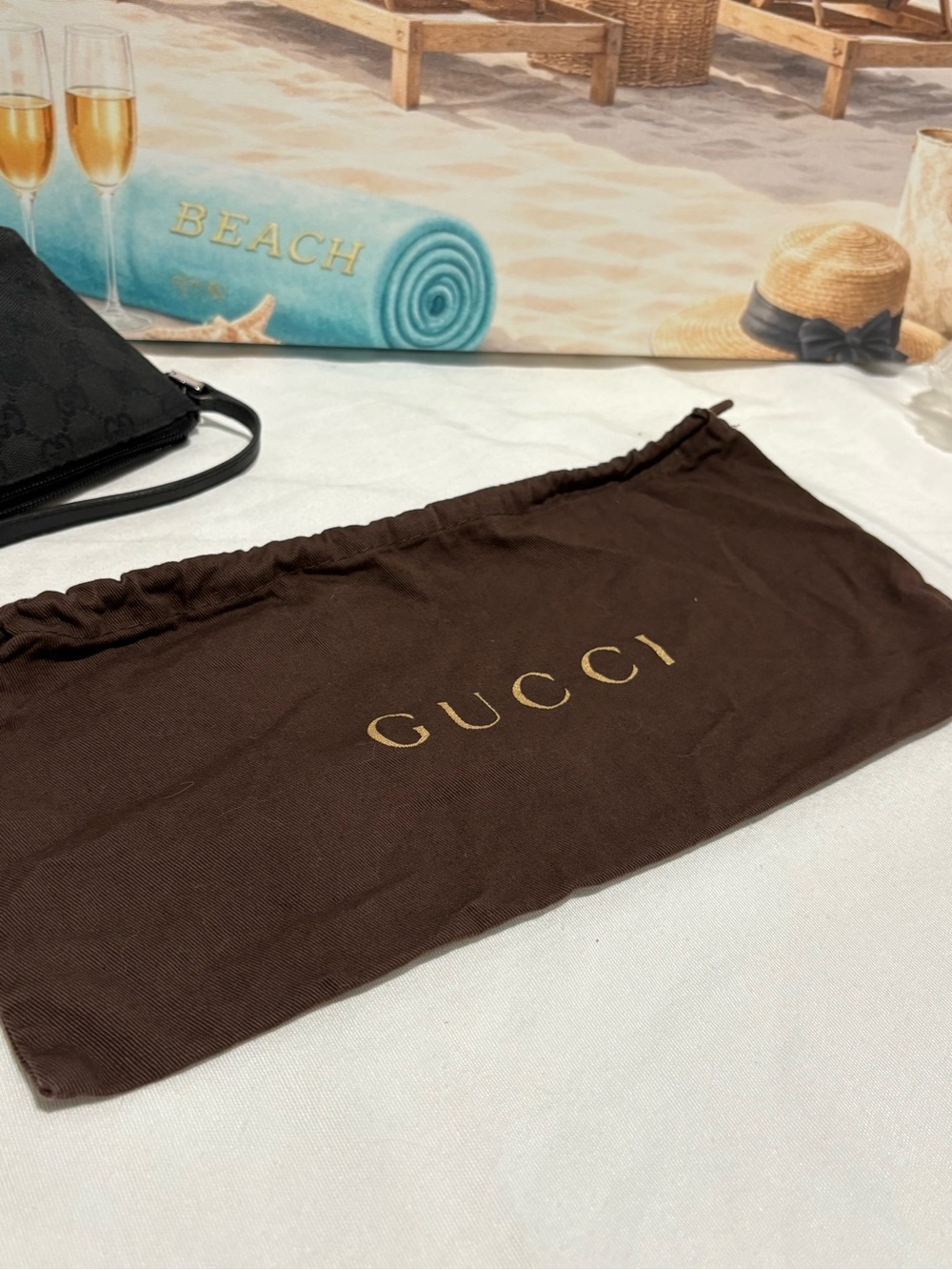Authentic Gucci GG Canvas Boat Shoulder Bag with Certificate and duster - Picture 11 of 11